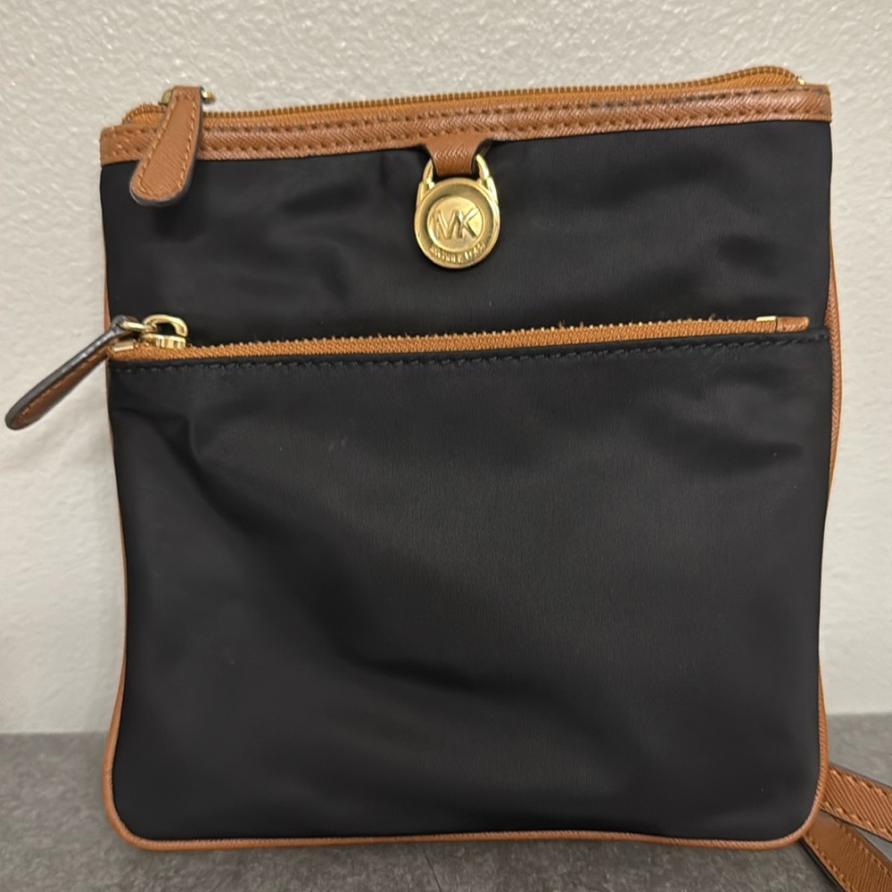 Preloved MICHAEL KORS BLACK CROSSBODY PURSE